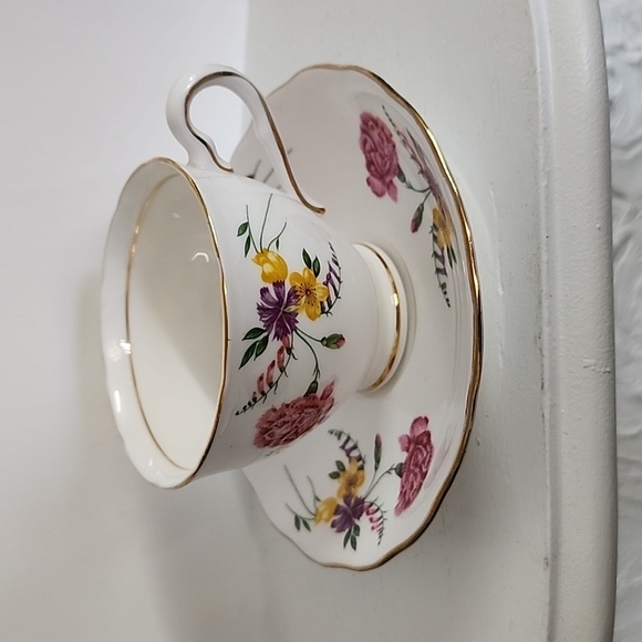 COLCLOUGH Bone China Tea Cup Saucer Gold Trim Pink Carnations Yellow Flowers - Picture 4 of 5